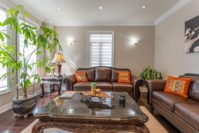 Spacious 4BR Home with Private Yard, BBQ and Fast WiFi